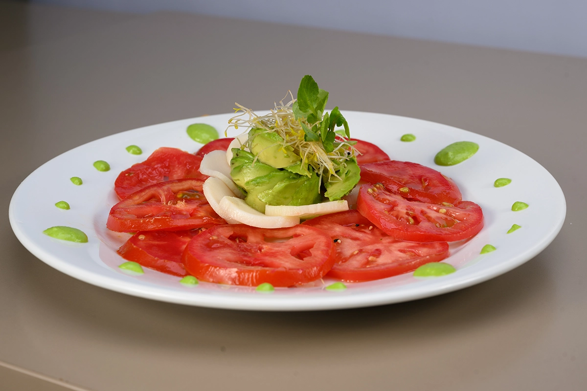 Ensalada tomate palta palmito